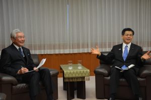 石井国土交通大臣と原嶋会長が対談を行いました
